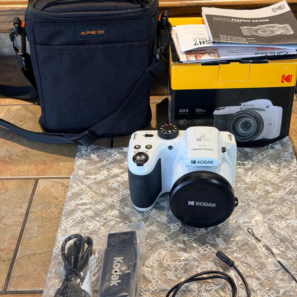 Kodak PIXPRO AZ405 
Digital Camera Still In The Box & Slinger Alpine Camera Case